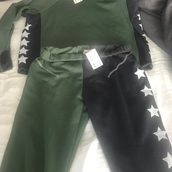 BRAND NEW NWT Happy Days Two -Tone Star Sweatsuit - Picture 1 of 4